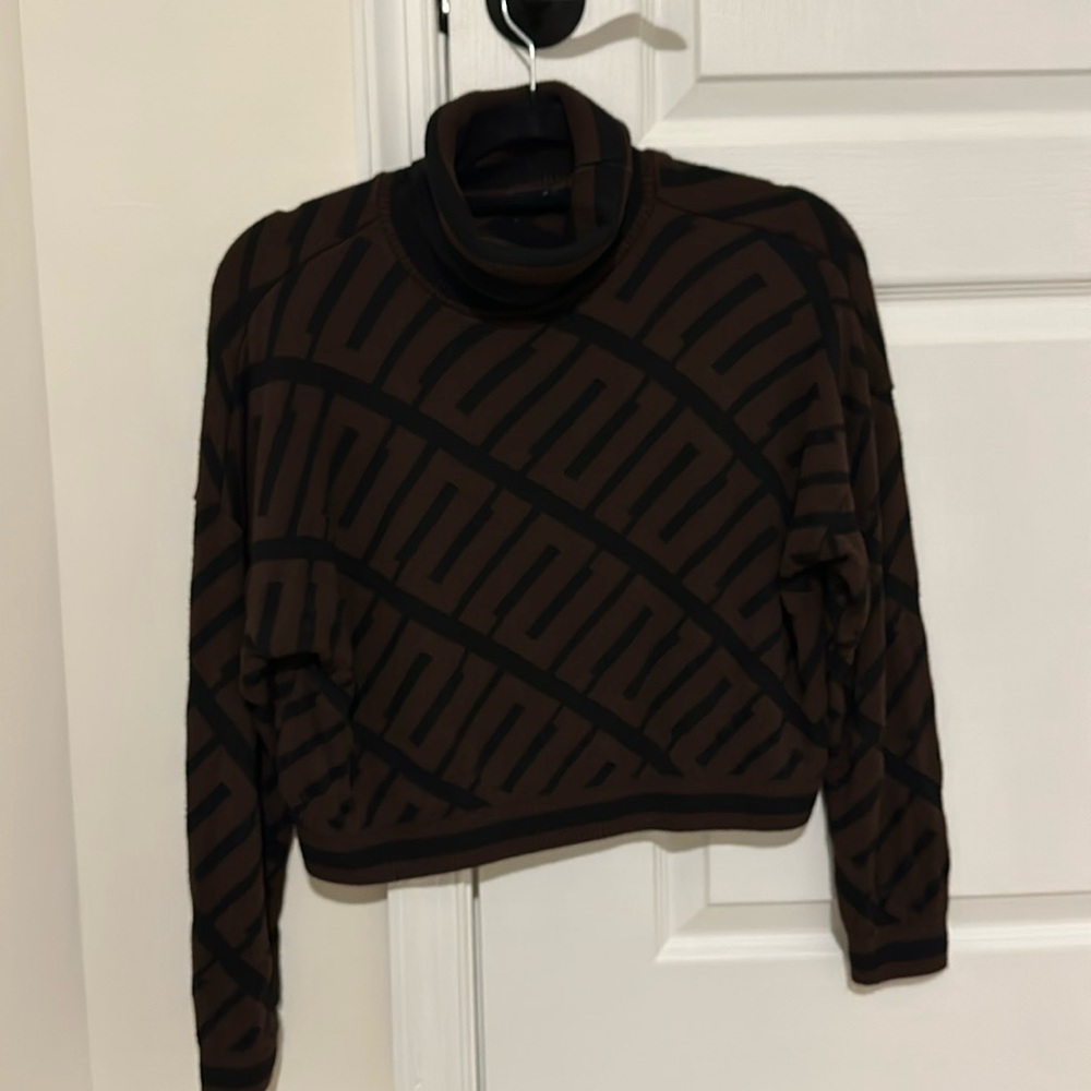 Cropped turtleneck